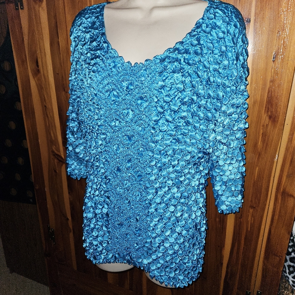 Elegant MagicScraf Blue Textured Women's Blouse Fits XL TO 4X